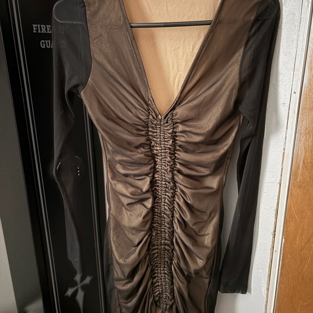 a'gaci Brown Ruched Deep V Long Sleeve Dress